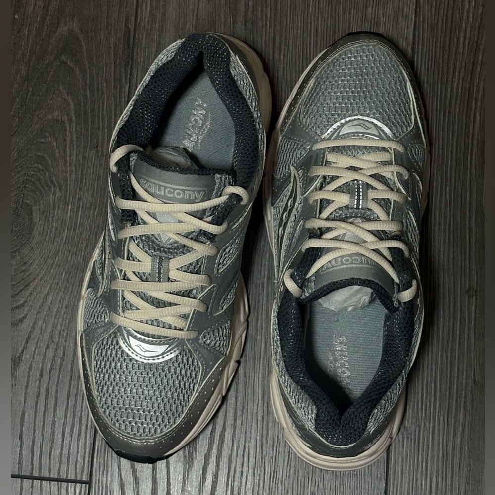 Saucony. Silver athletic comfortable sneakers